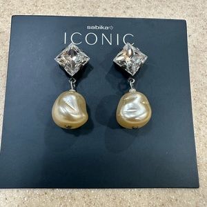Sabika Iconic collection clear crystal & pearl drop earrings